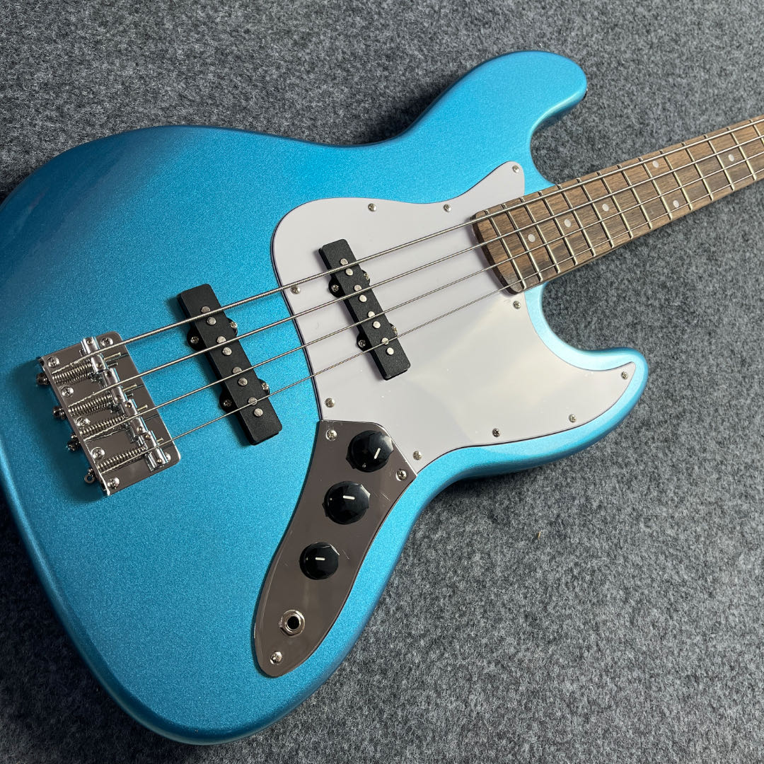 Bass Guitar Strings - 4 Telli Tasarımlı ve Beyaz Büyük